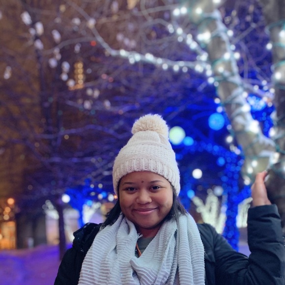 Meet your Posher, Olivia - Picture 1 of 1